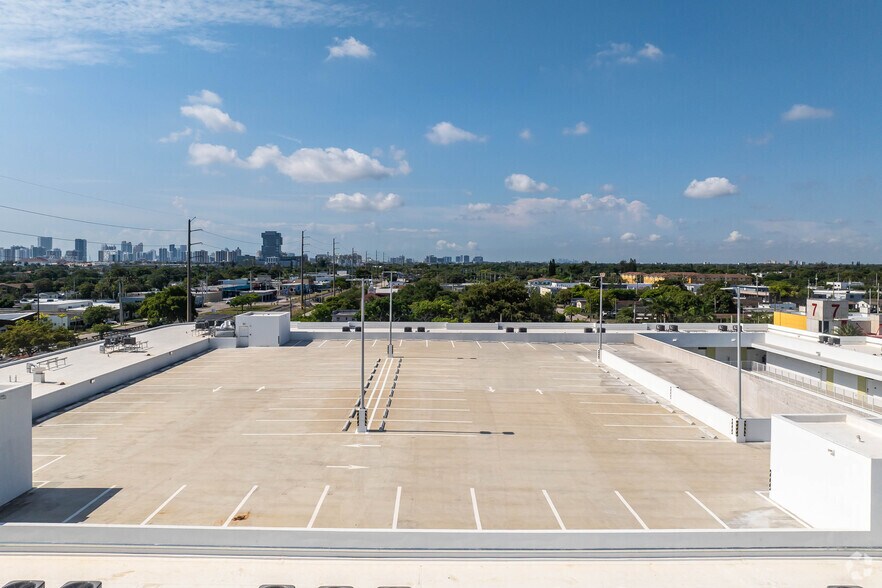 More Photos Of 500 N Dixie Hwy, Hallandale Beach Medical For Lease