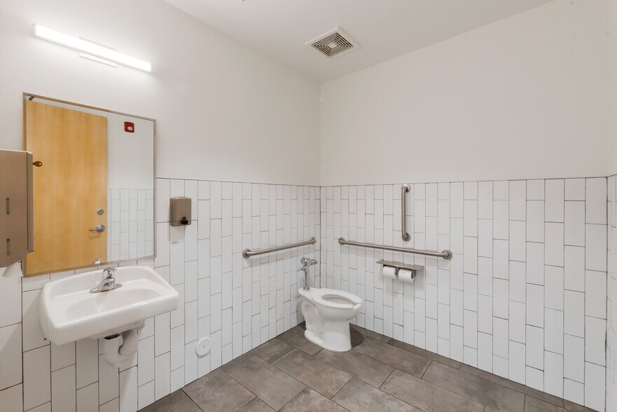 More Photos Of 11400 S Mountain View Cor, South Jordan Distribution For Lease