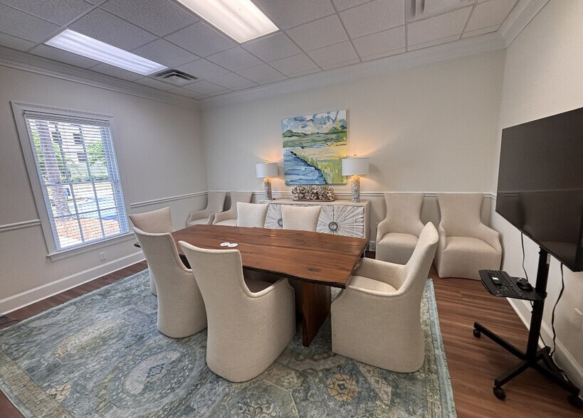 More Photos Of 227 Gateway Center Blvd, Brunswick Bank For Lease
