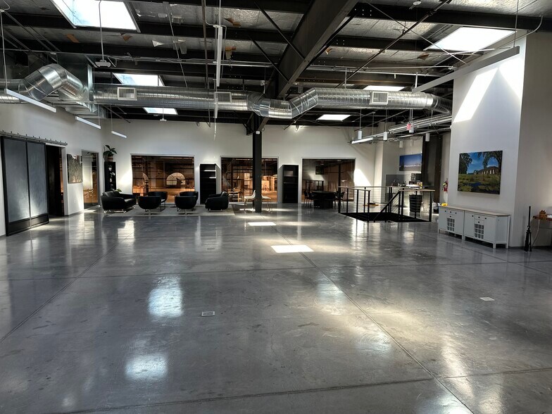More Photos Of 1825 Airport Rd, Ukiah Airplane Hangar For Lease