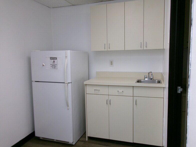 More Photos Of 516 Hamburg Tpke, Wayne Medical For Lease