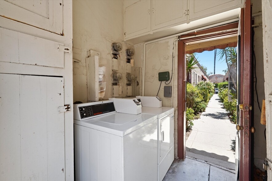 More Photos Of 1135-1137 Lodi Pl, Los Angeles Apartments For Sale
