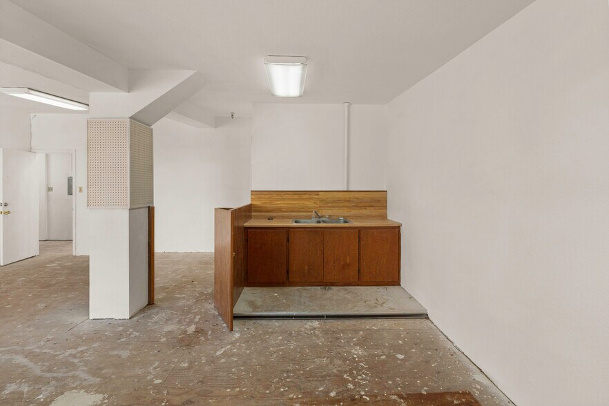 More Photos Of 900-910 Clement St, San Francisco Storefront Retail Office For Lease