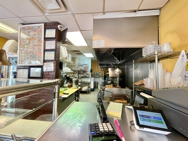 More Photos Of 50 Middle Country Rd, Coram Storefront Retail Office For Lease