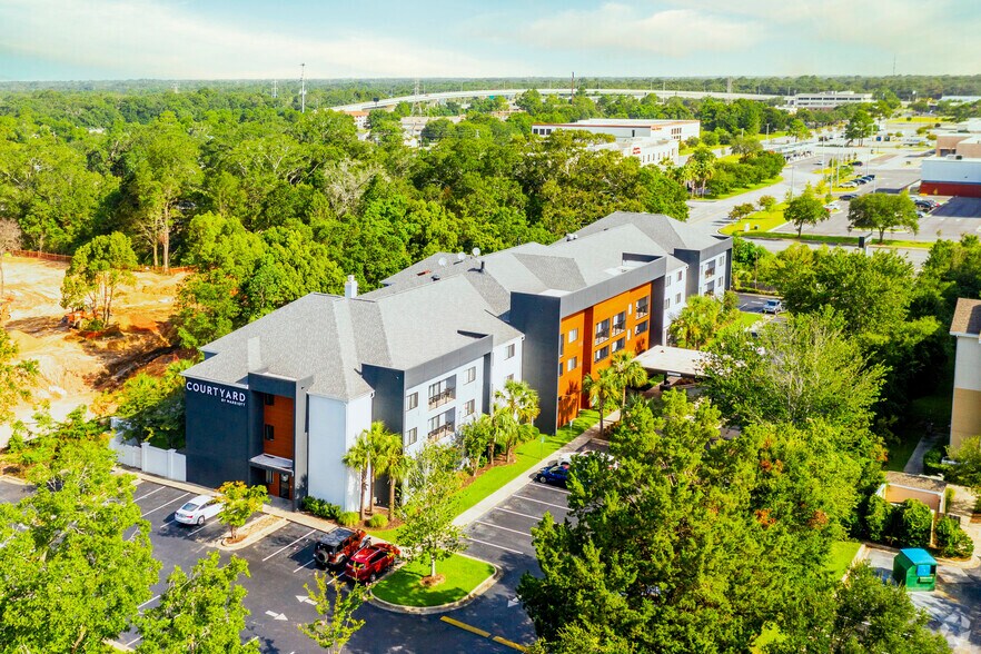 More Photos Of 451 Creighton Rd, Pensacola Hotel For Sale