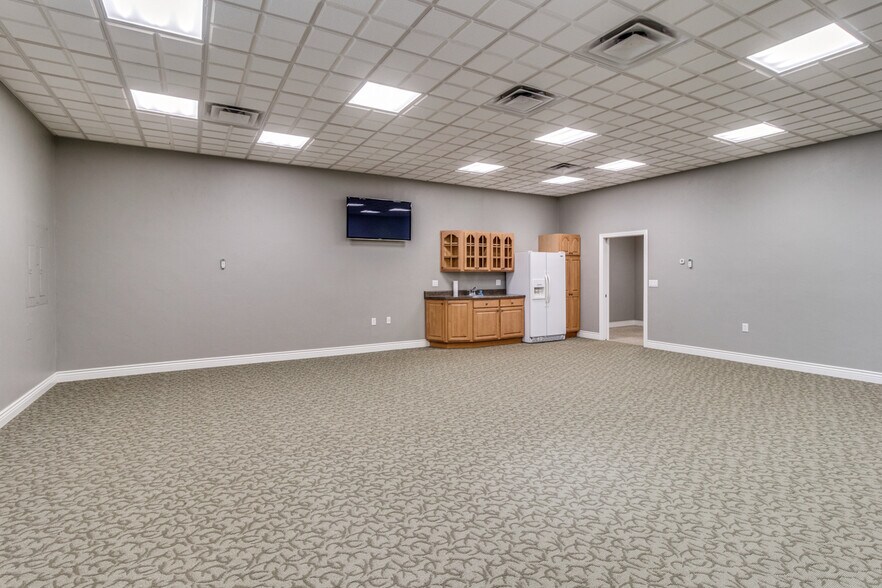 More Photos Of 1320 E Columbia Ave, Battle Creek Manufacturing For Sale