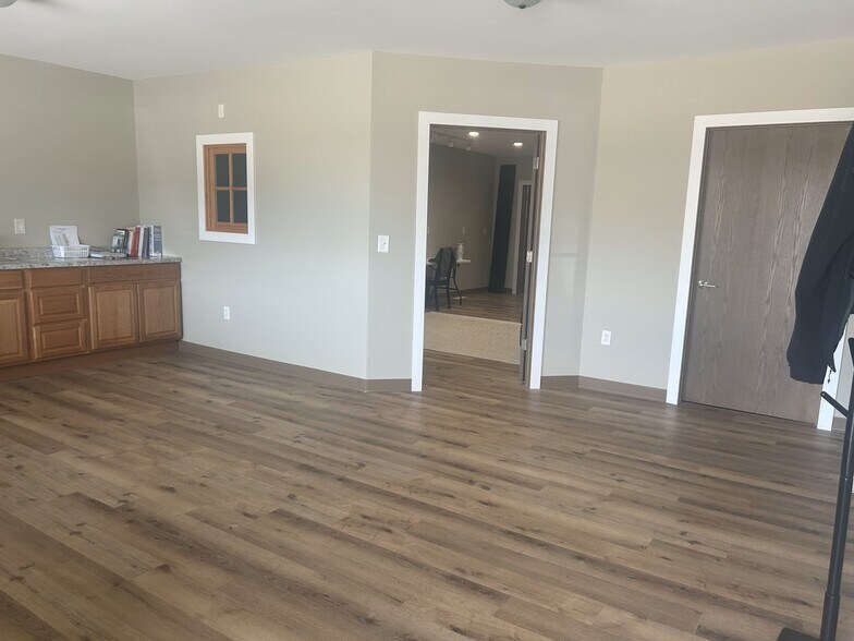 More Photos Of 705 Main St, Ridgeway Freestanding For Lease