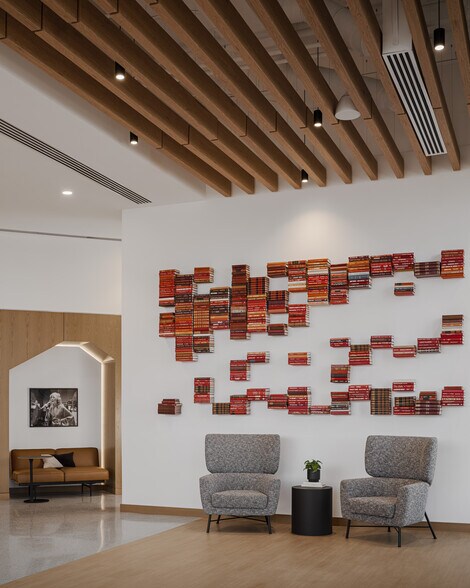 More Photos Of 2600 N Central Ave, Phoenix Office For Lease