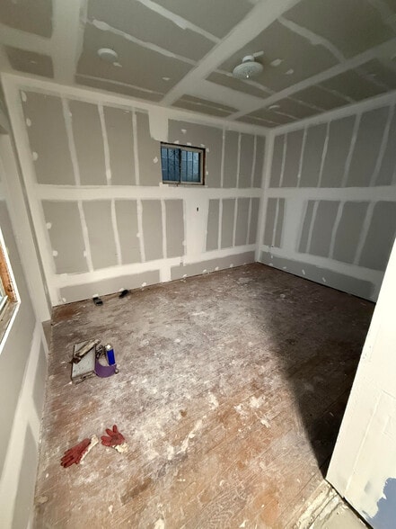 More Photos Of 389 2nd Ave, New York Storefront Retail Office For Lease