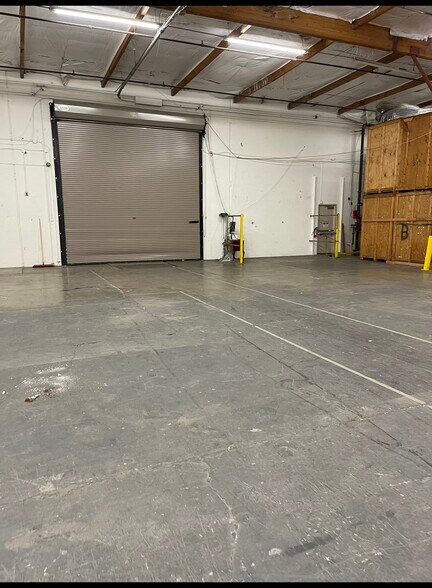 More Photos Of 3950 W Harmon Ave, Las Vegas Warehouse For Lease