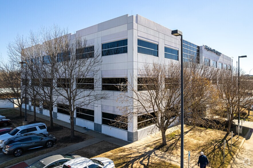 More Photos Of 2020 W State Highway 114, Grapevine Medical For Lease