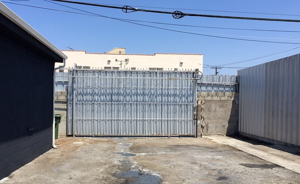 More Photos Of 3121 W Jefferson Blvd, Los Angeles Storefront Retail Office For Lease