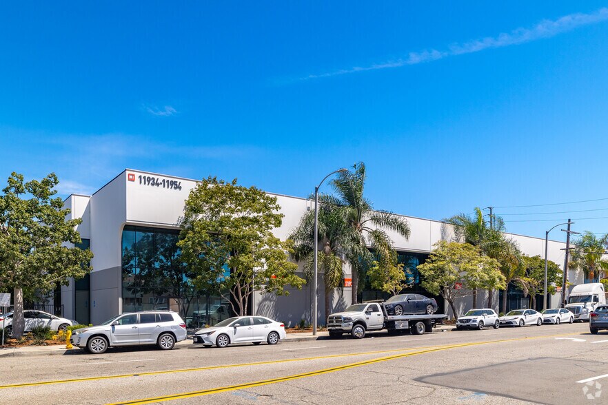 More Photos Of 11934-11954 S La Cienega Blvd, Hawthorne Showroom For Lease