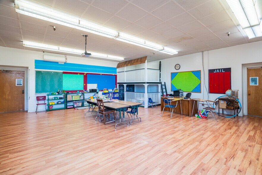 More Photos Of 2911 N San Fernando Rd, Los Angeles Schools For Lease