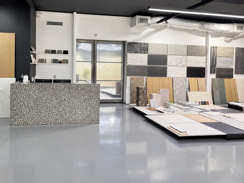 More Photos Of 261 NW 71st St, Miami Showroom For Sale