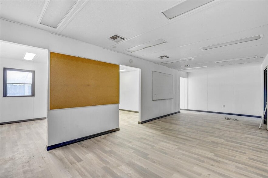 More Photos Of 11309 E US Highway 92, Seffner Warehouse For Sale