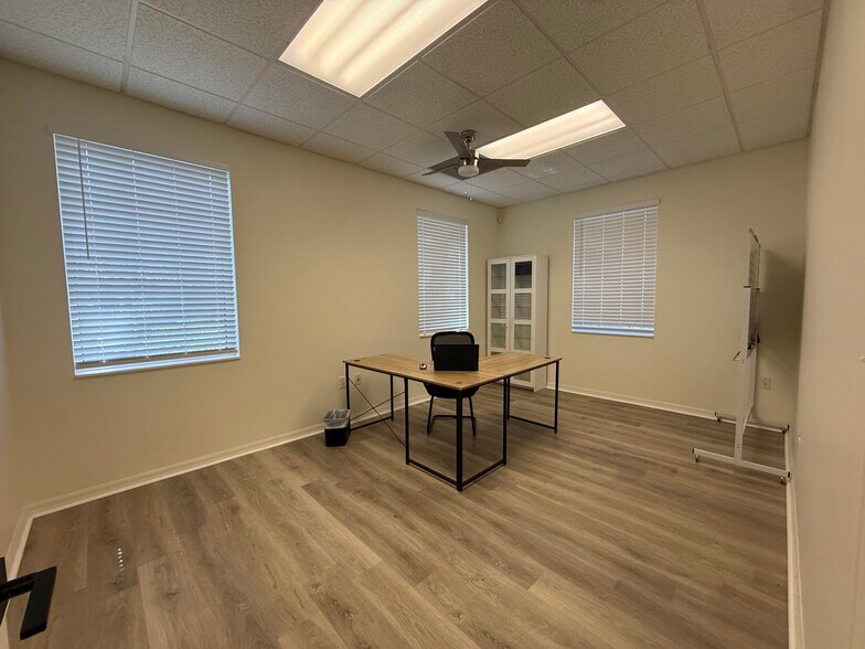 More Photos Of 2701-2703 Rew Cir, Ocoee Office Residential For Lease