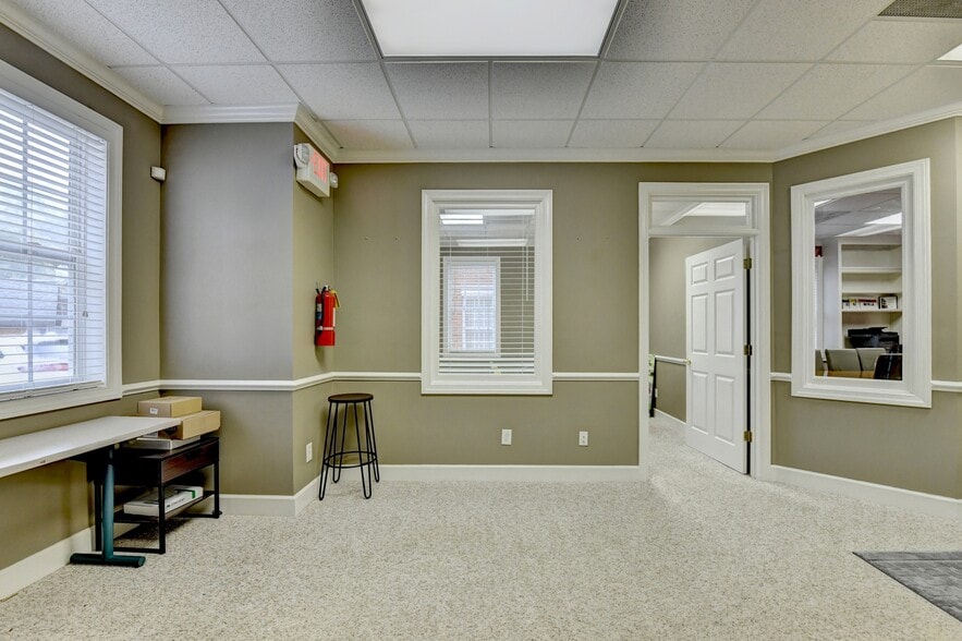 More Photos Of 3535 Roswell Rd, Marietta Medical For Sale