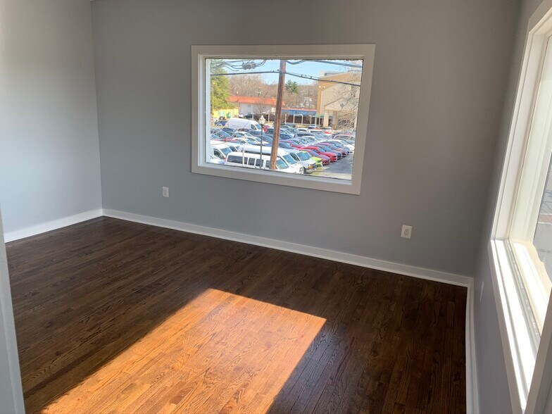 More Photos Of 200 Main St, Laurel Medical For Lease