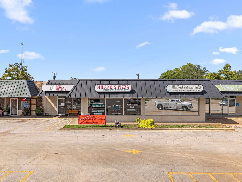 More Photos Of 488 W Main St, Van General Retail For Lease