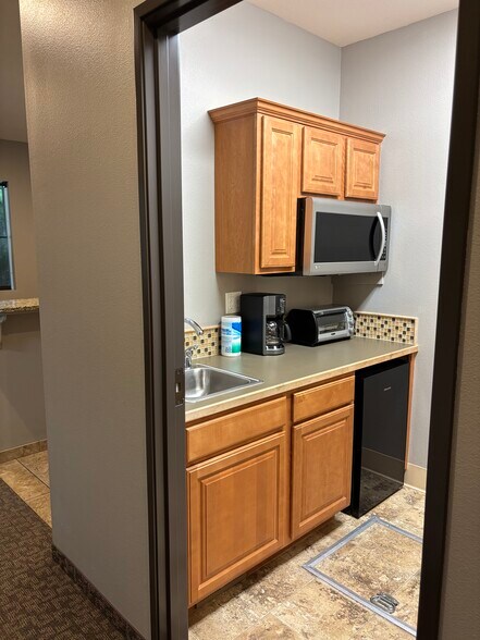 More Photos Of 3724 N Plantation River Dr, Boise Office For Sale