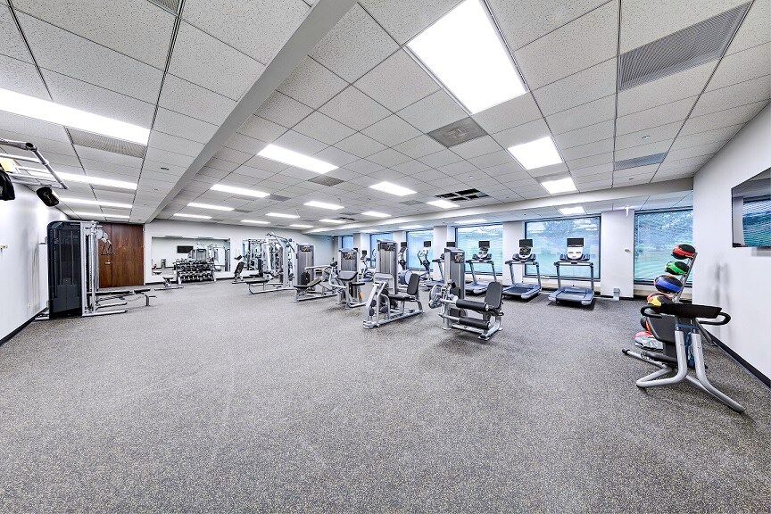 More Photos Of 1901 N Roselle Rd, Schaumburg Coworking Space