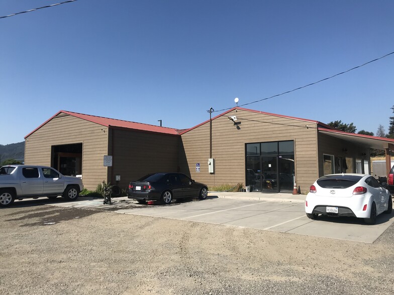 Primary Photo Of 123 W Lake Mendocino Dr, Ukiah General Retail For Lease