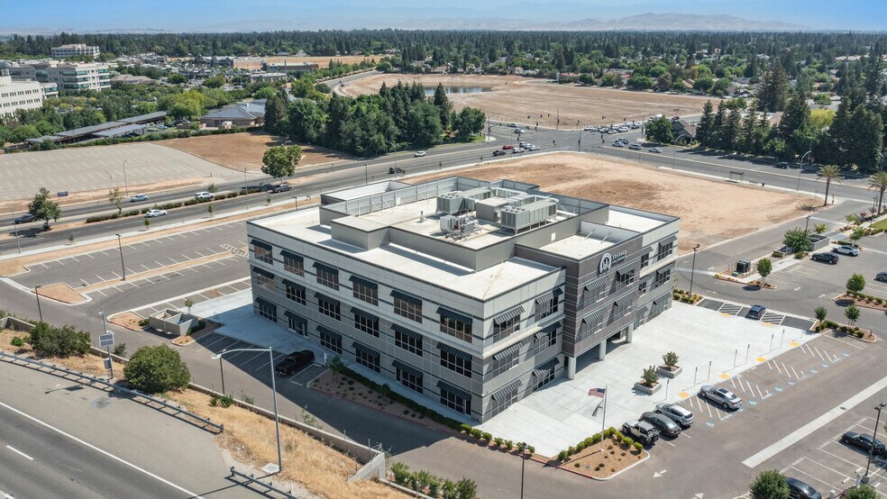 More Photos Of 247 E Nees Ave, Fresno Office For Lease