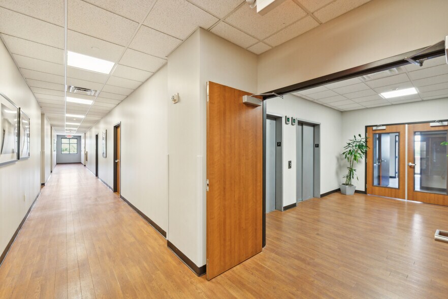 More Photos Of 18626 Hardy Oak Blvd, San Antonio Medical For Lease