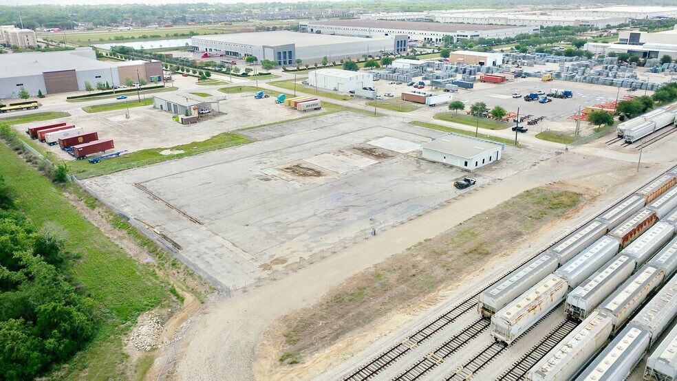 More Photos Of 1802 W M St, La Porte Industrial For Lease