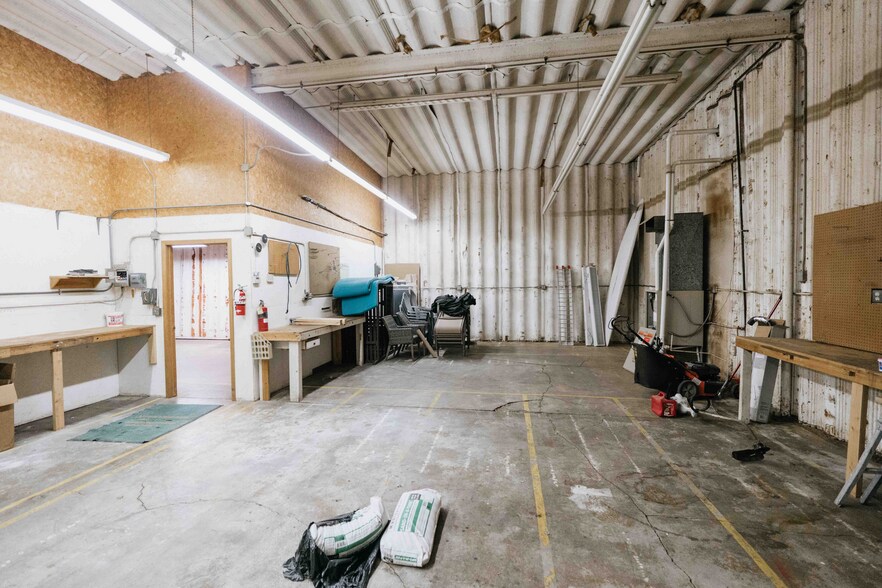 More Photos Of 2565 16th Ave, Columbus Light Manufacturing For Sale