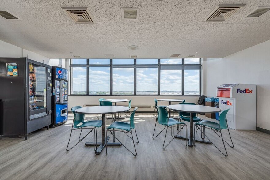 More Photos Of 10600 W Higgins Rd, Rosemont Office For Lease