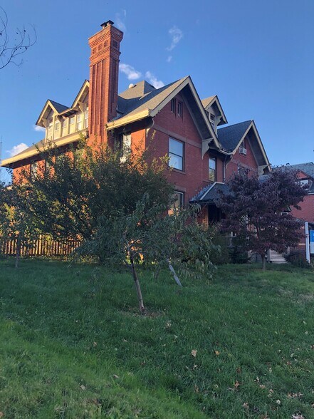More Photos Of 51 Gillett St, Hartford Office Residential For Lease