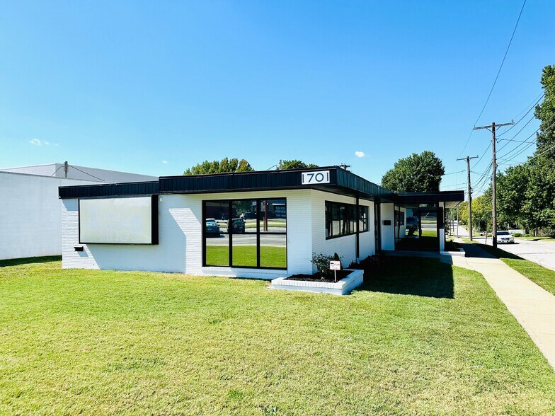 More Photos Of 1701 S Campbell Ave, Springfield Office For Sale