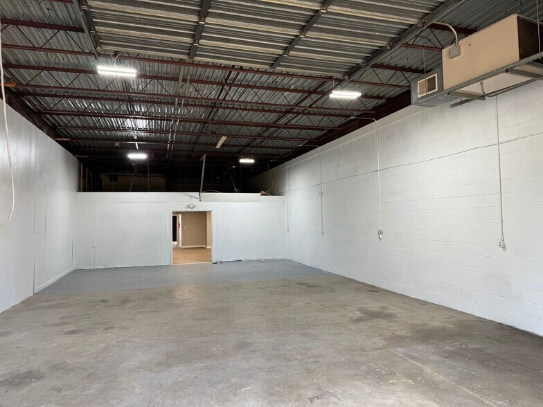 More Photos Of 102 Shaw St, Greenville Light Distribution For Lease