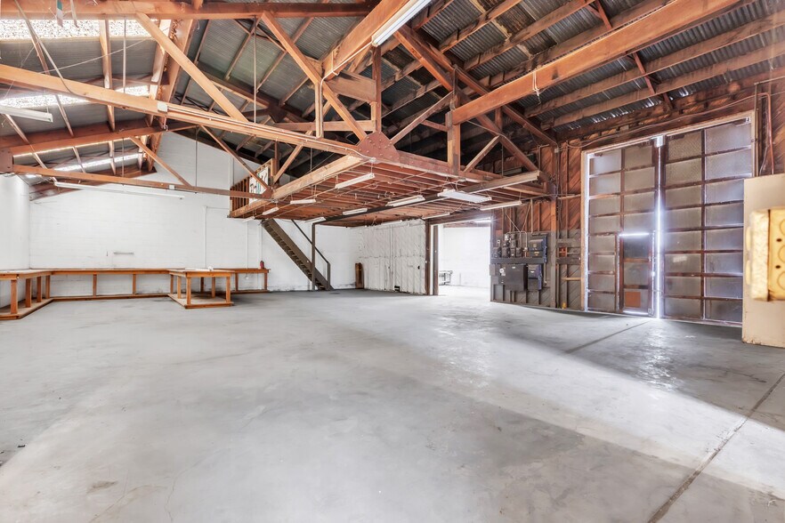 More Photos Of 227 Commission St, Salinas Showroom For Sale