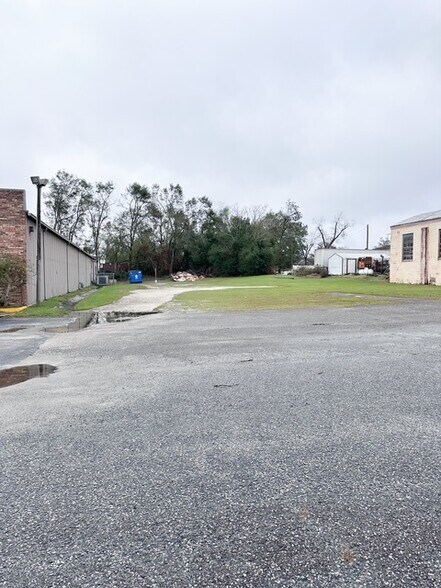 More Photos Of 307 E 1st St, Vidalia Freestanding For Sale