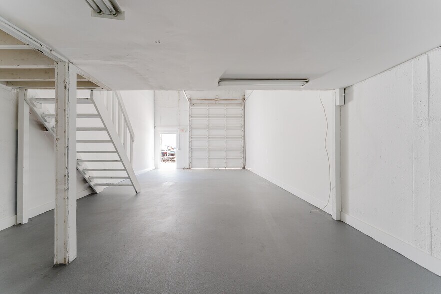 More Photos Of 259 SE 1st Ter, Deerfield Beach Warehouse For Lease