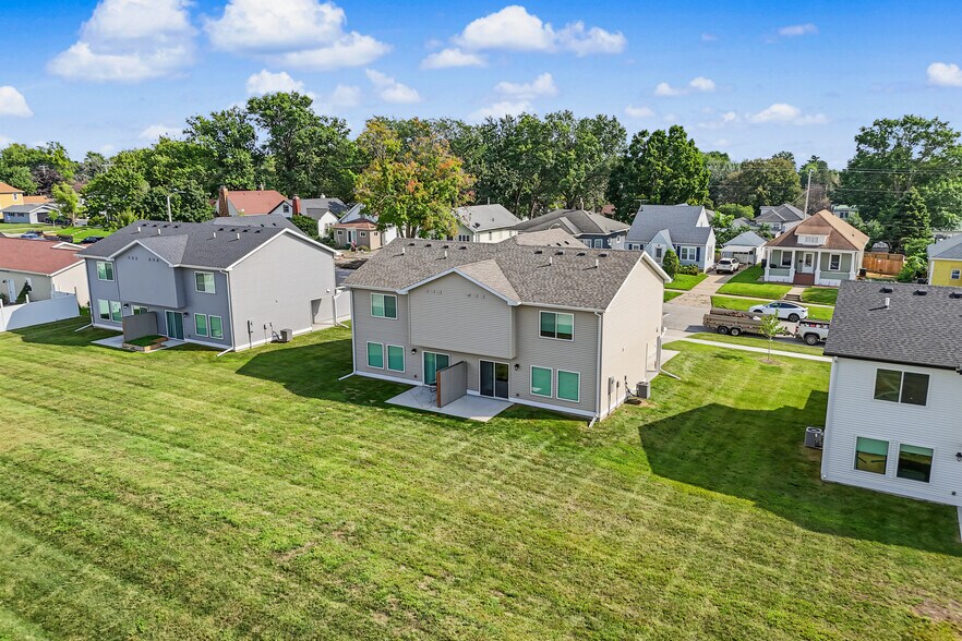 More Photos Of 2018 Otley Ave, Perry Apartments For Sale