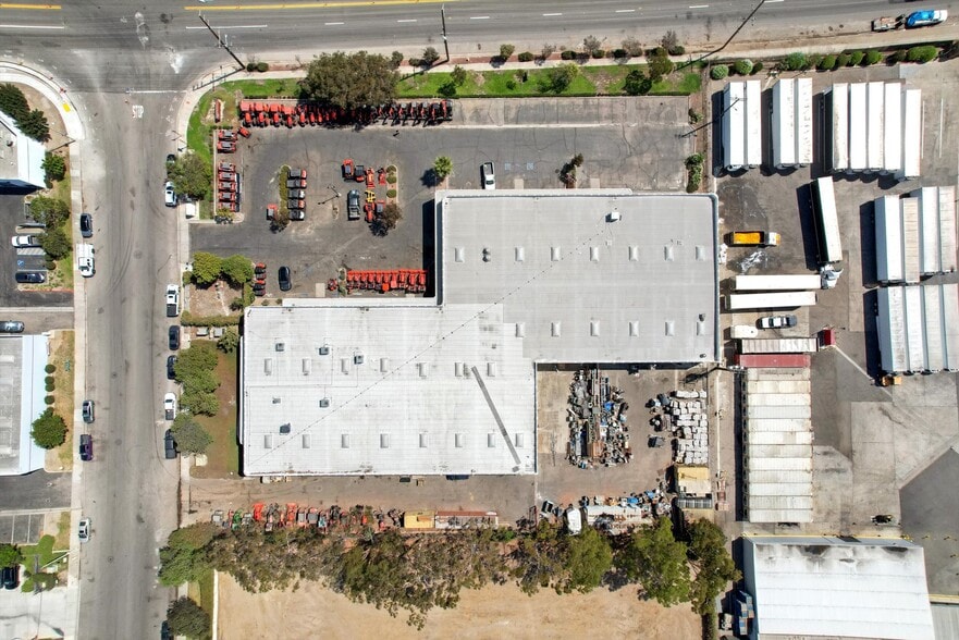 More Photos Of 167 Lambert St, Oxnard Warehouse For Lease