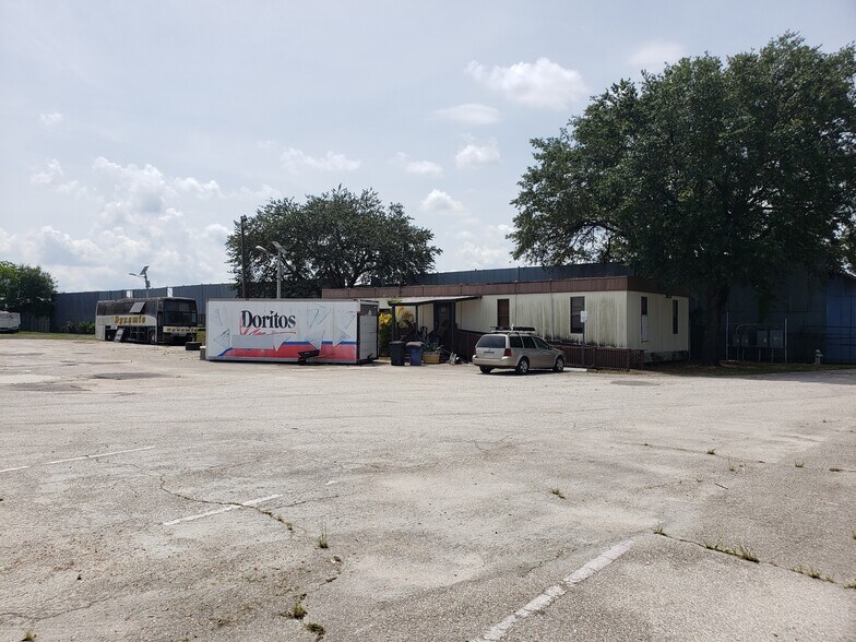 More Photos Of 121-175 Thorpe Rd, Orlando Warehouse For Lease