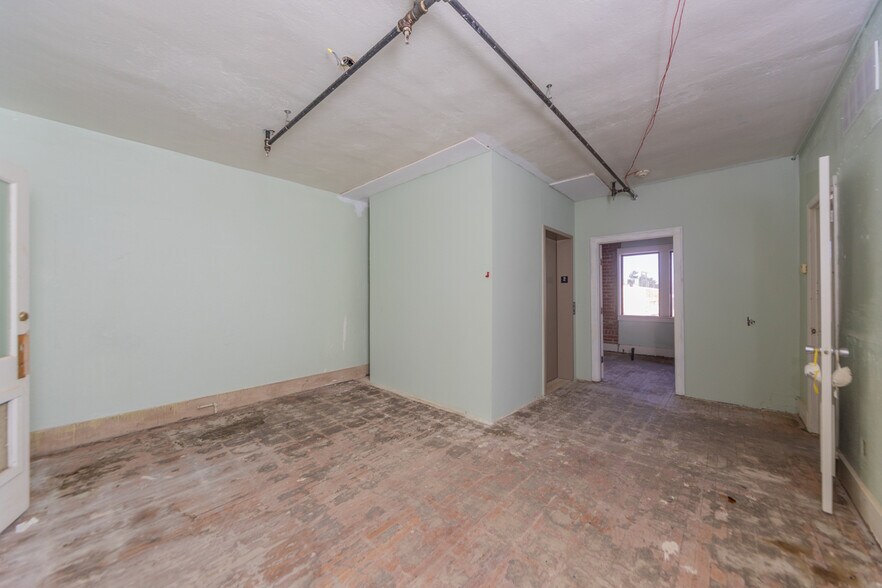 More Photos Of 220 SW 25th St, Oklahoma City Storefront Retail Office For Sale