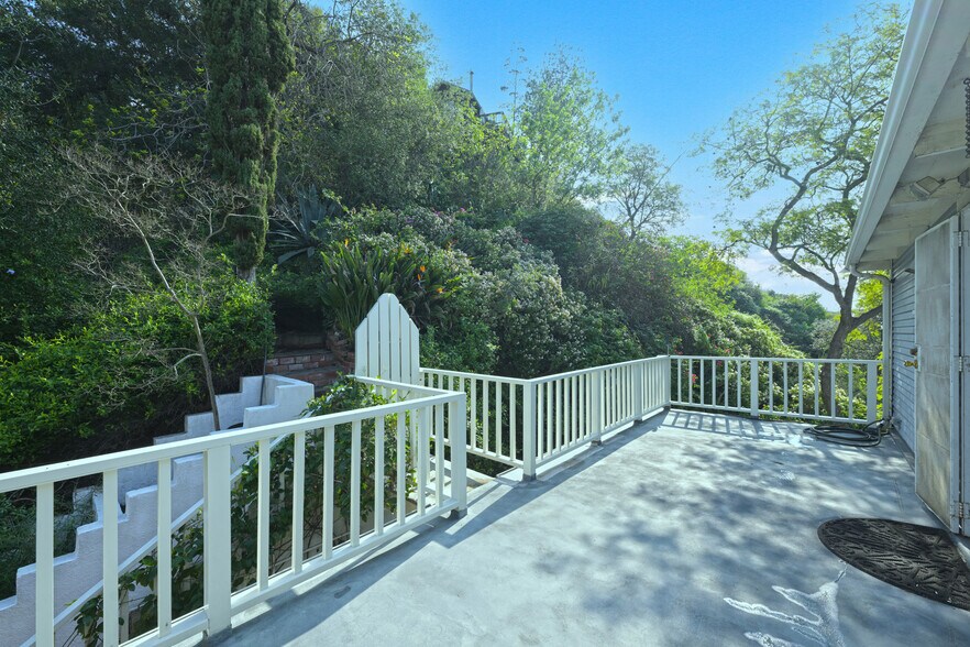 More Photos Of 2636 N Beachwood Dr, Los Angeles Apartments For Sale