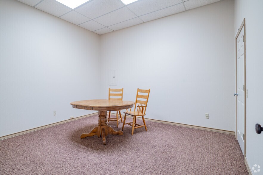 More Photos Of 1400-1460 Sidney Baker St, Kerrville Office For Lease