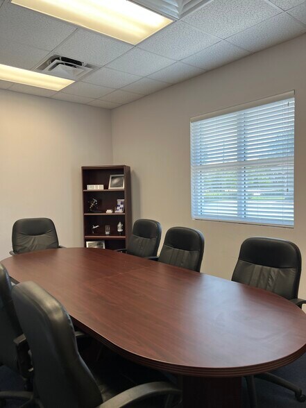More Photos Of 170 Pine Ave N, Oldsmar Office For Sale