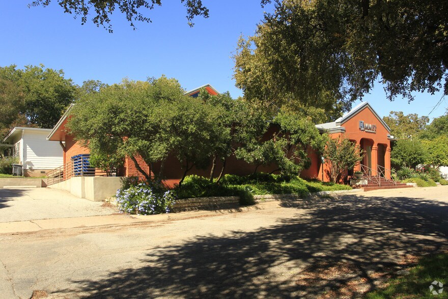Primary Photo Of 1500 W 34th St, Austin Medical For Lease