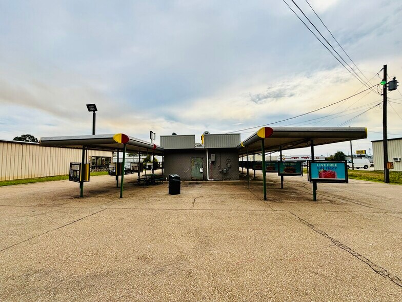 More Photos Of 210 W Calhoun St, Bruce Fast Food For Sale