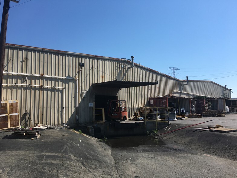 More Photos Of 18-36 Blanchard St, Newark Warehouse For Sale