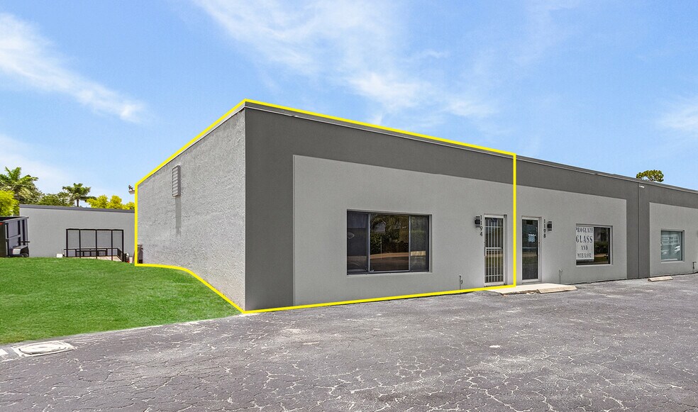 Primary Photo Of 1194 Hemingway Dr, Fort Myers Light Distribution For Sale