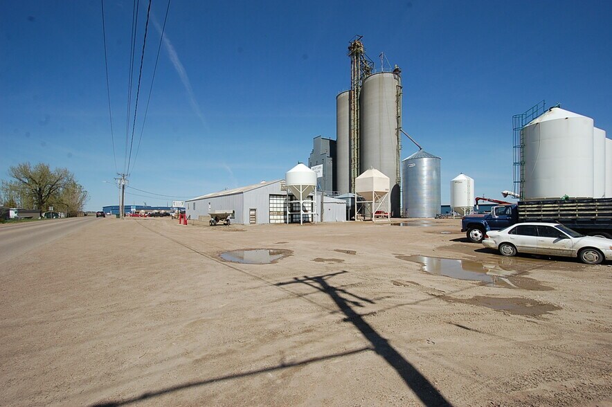 More Photos Of 415 9th Ave NE, Sidney Distribution For Sale